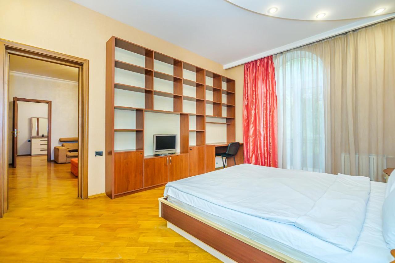 Vip Apartamen Nizami Street Apartment Баку Екстериор снимка