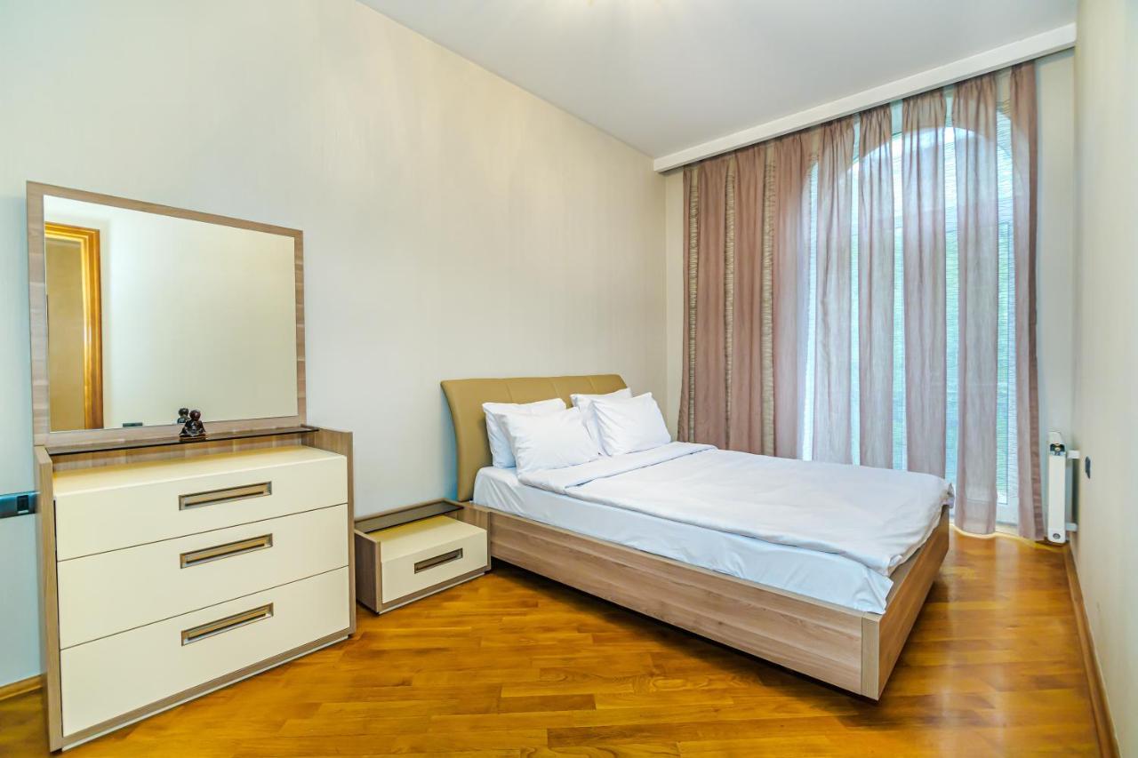 Vip Apartamen Nizami Street Apartment Баку Екстериор снимка